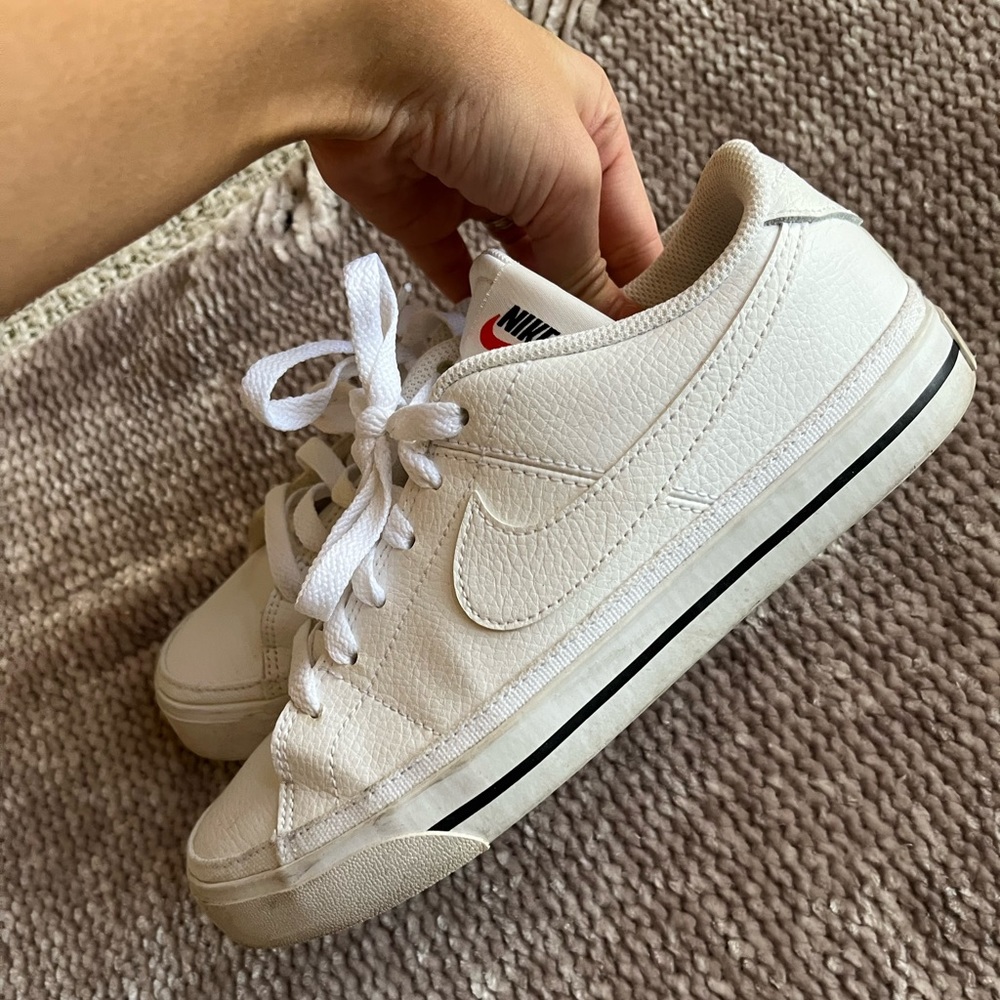 Women’s Nike court legacy